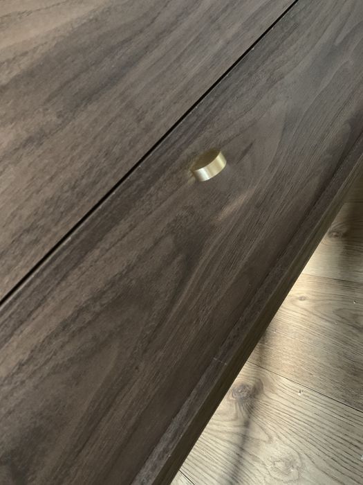 Komoda szafka salon czekoladowa brązowa dąb 4 szuflady czarne nogi