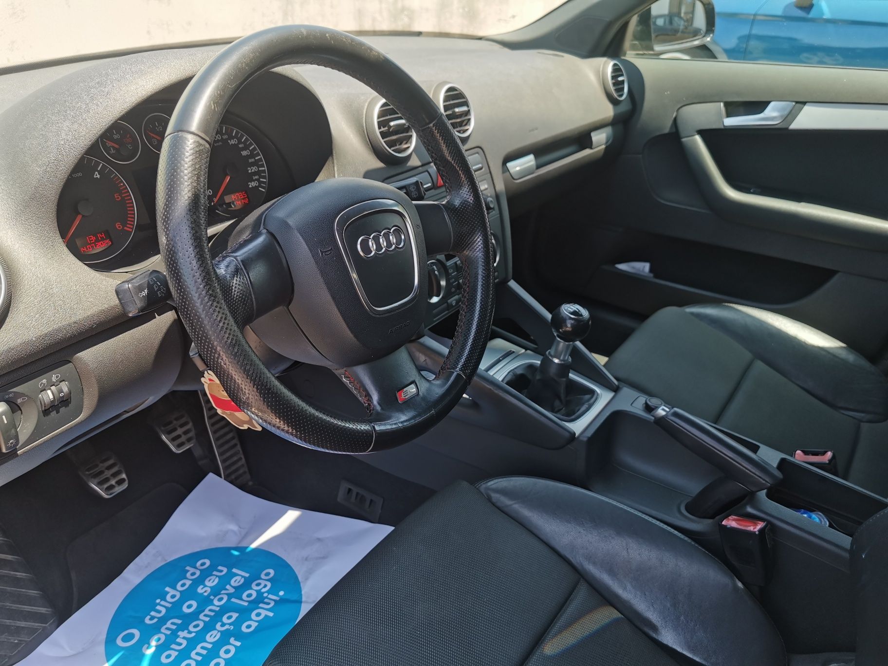 Audi A3 2000 cilindrada S LINE interior e exterior impecável.