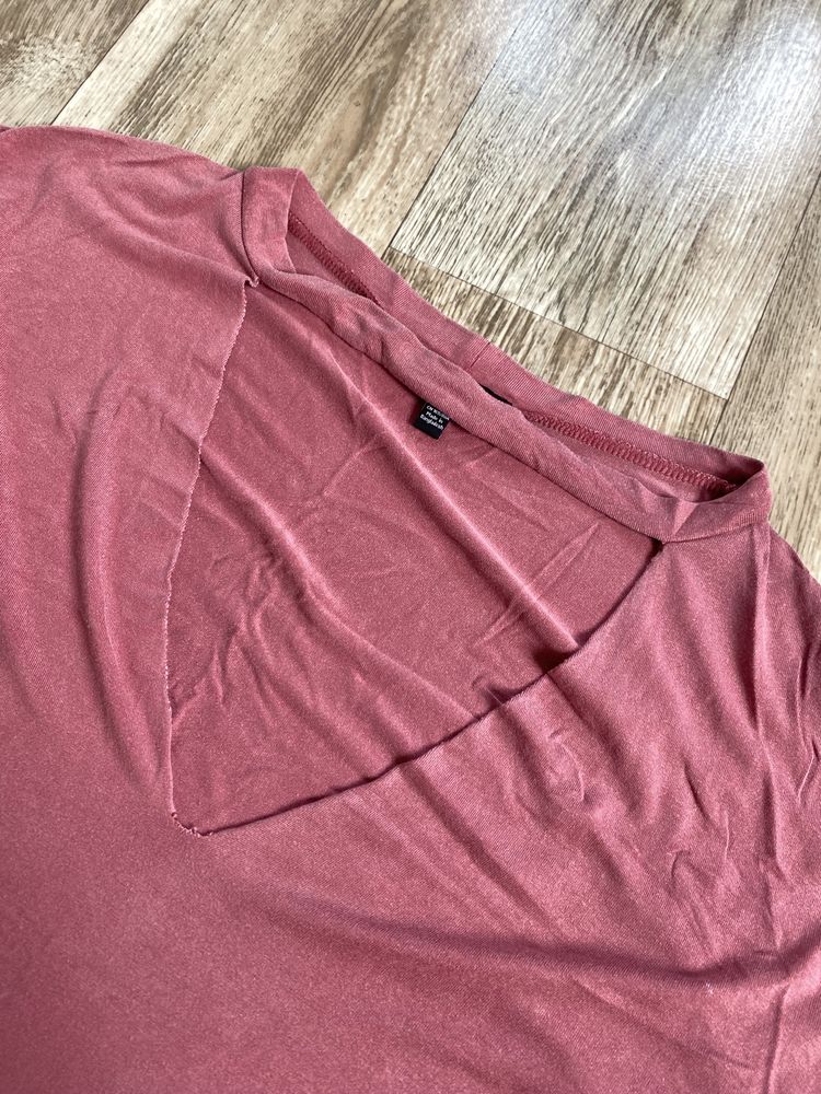 Bluzka z wyciętym dekoltem w serek krótki tshirt luźny top new look