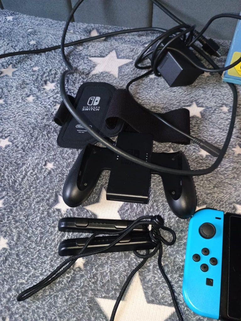 Sprzedam Nintendo Switch V2 z grami!