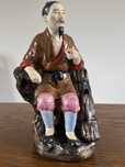 Porcelanowa figurka chińskiego robotnika. Oryginalna pamiątka z Chin