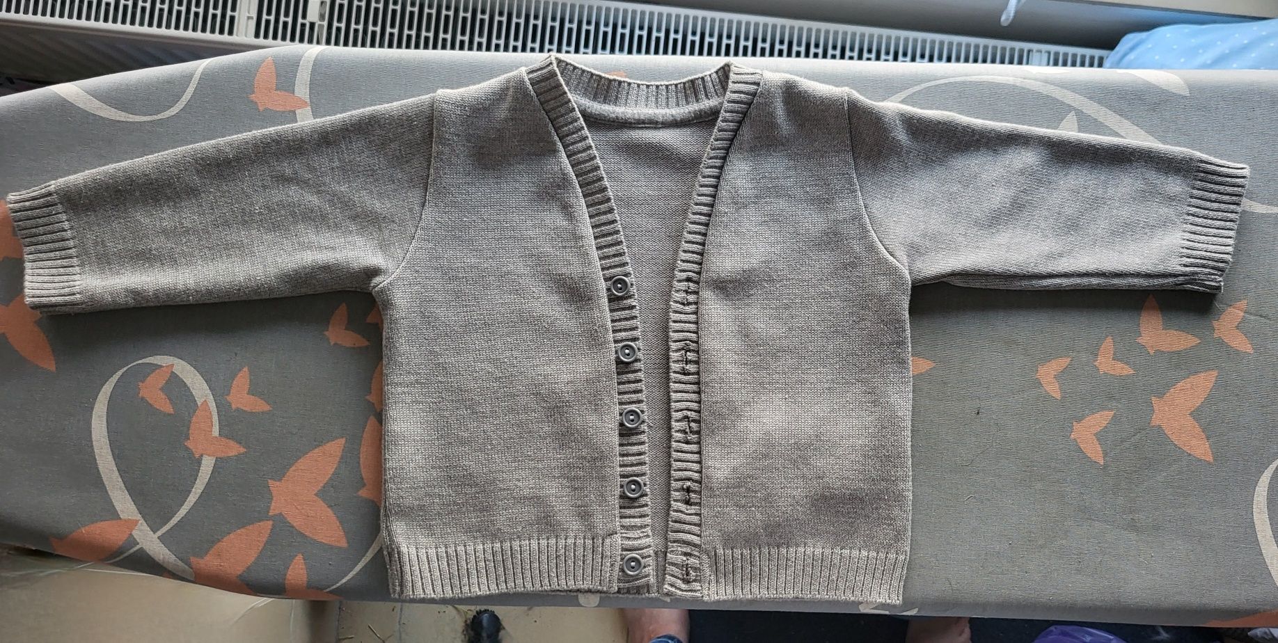 Sweterek niemowlęcy dla chłopca