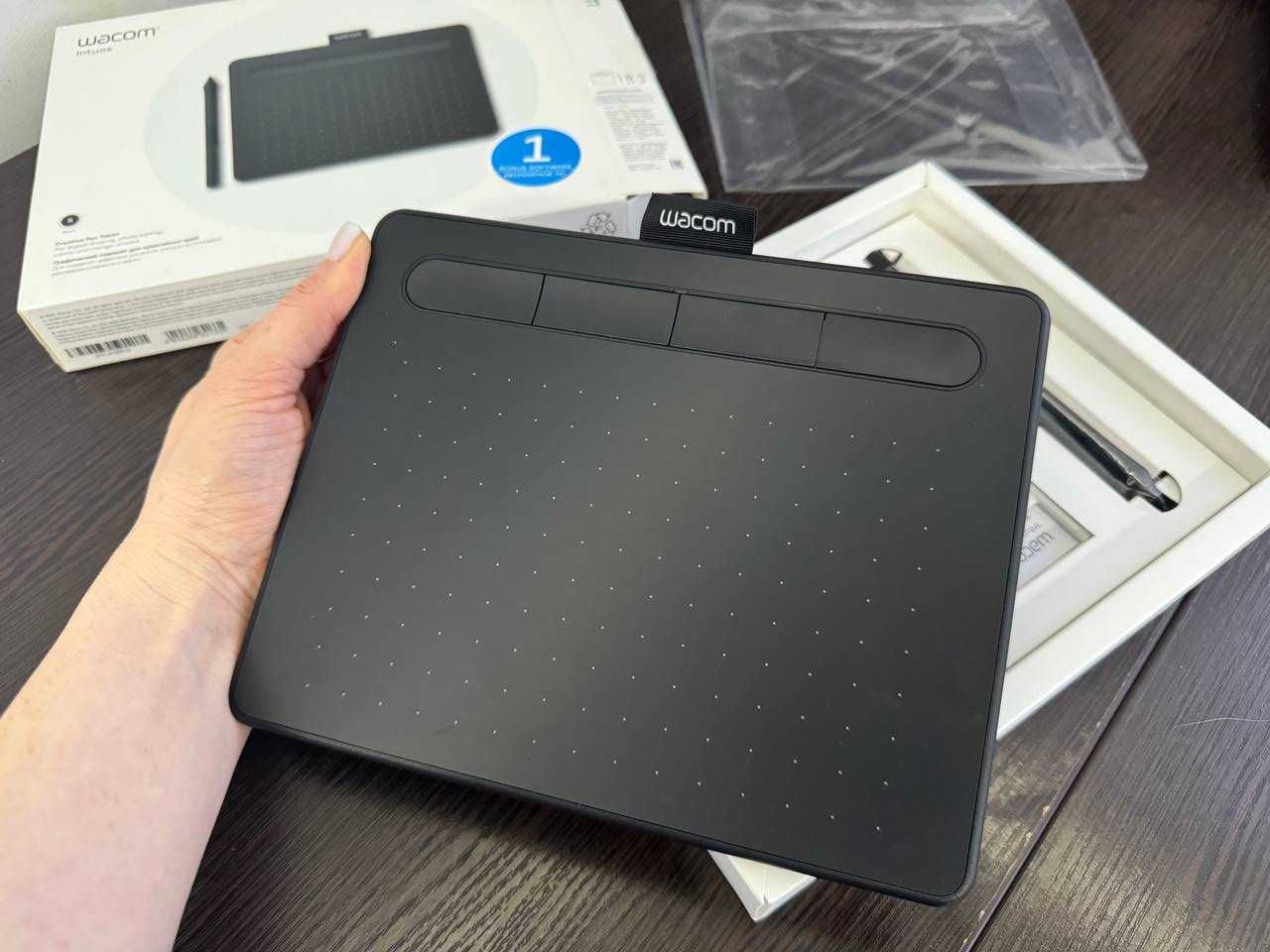 Wacom Intuos small чорний
CTL-4100K-N