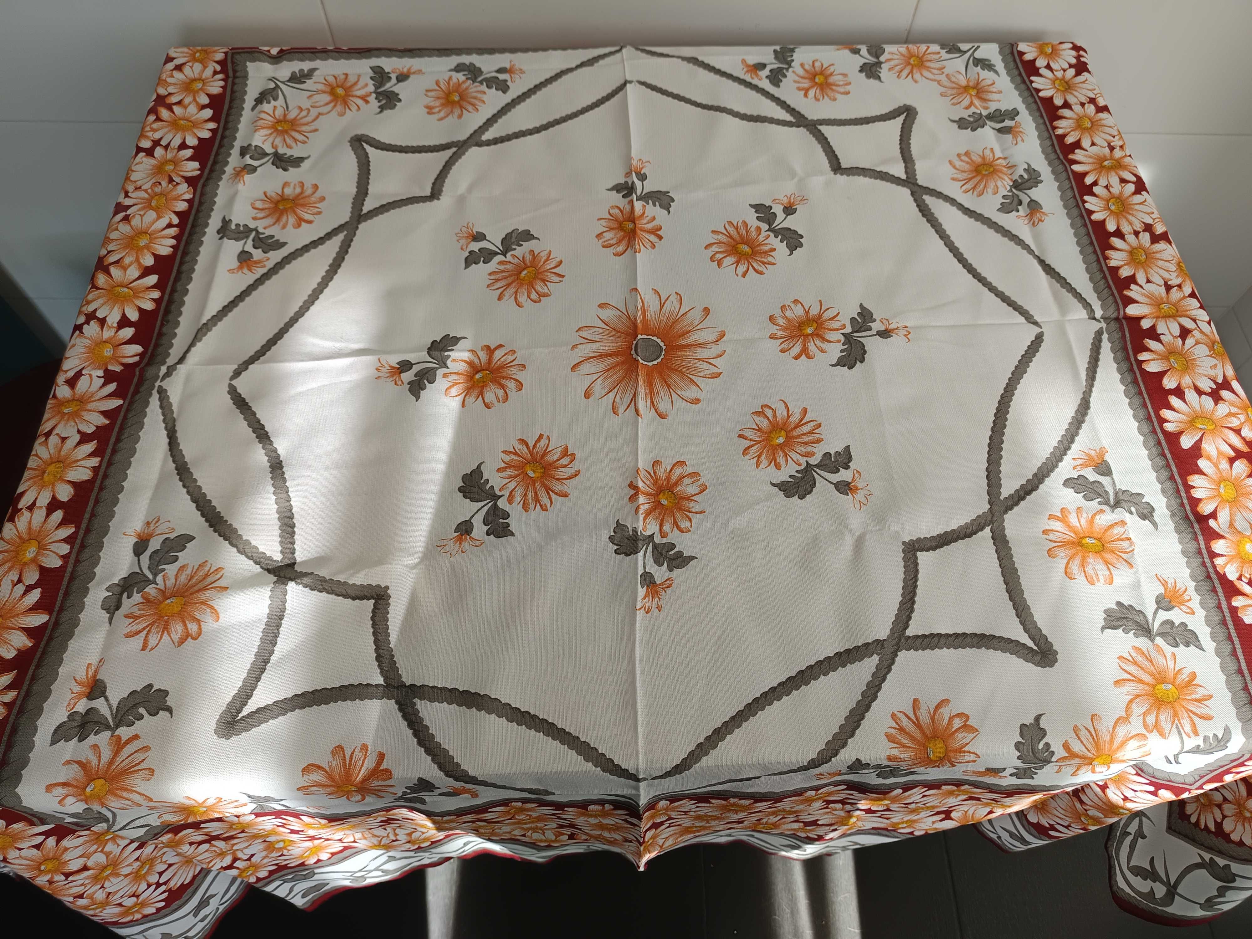Toalha de Mesa com flores