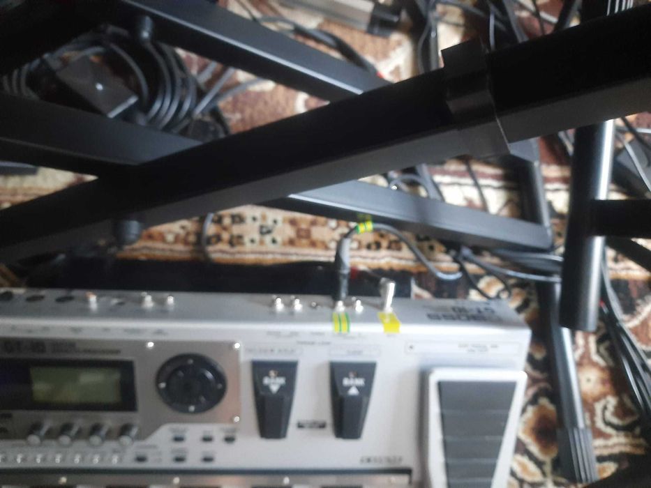 Procesor gitarowy BOSS GT 10 stan bardzo dobry jak na swój wiek.