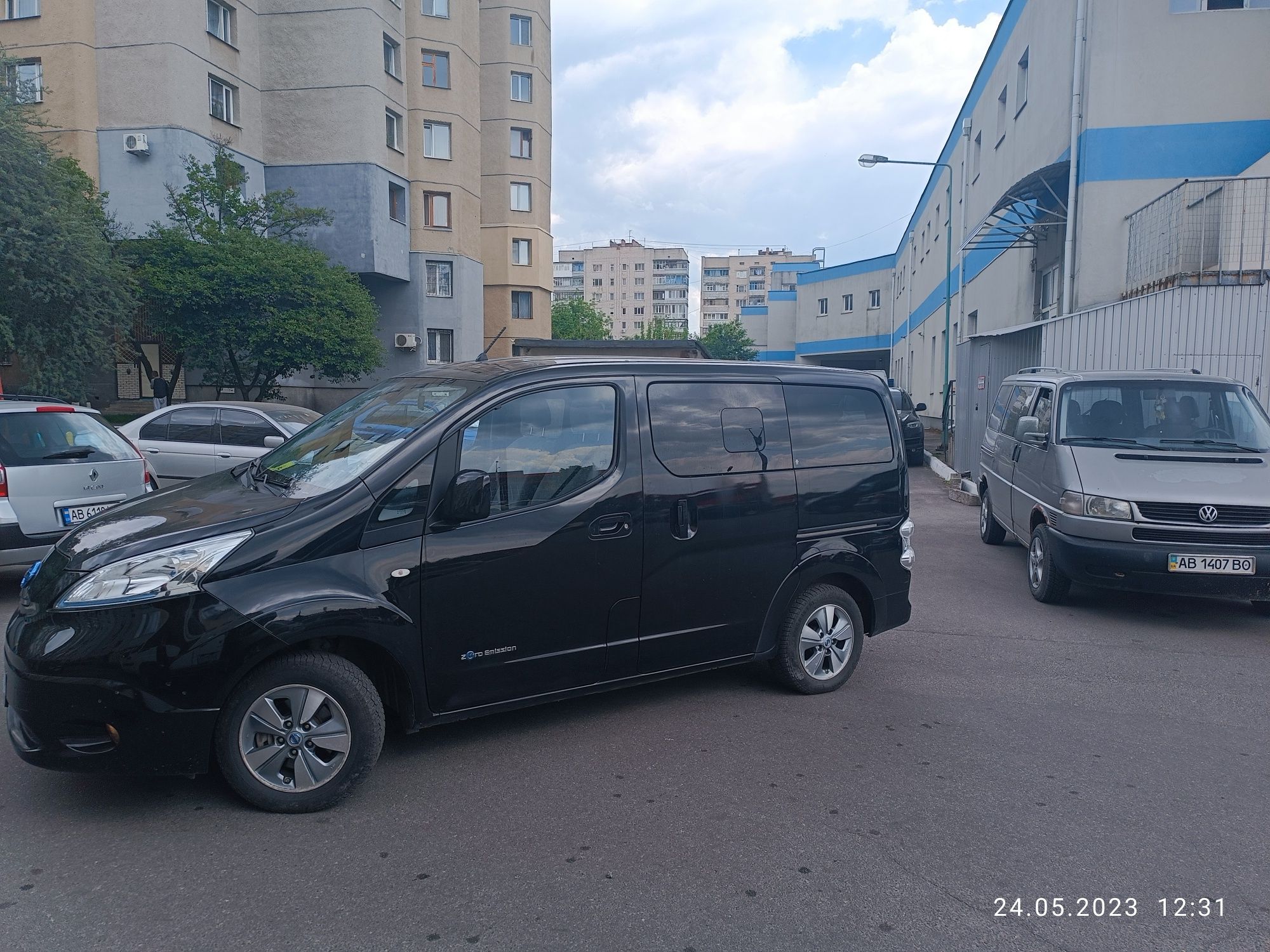 Здам в довгострокову оренду електромобіль Nissan E-NV 200