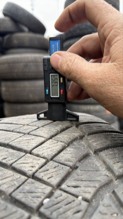 245/45/18 Pirelli Ice Zero FR