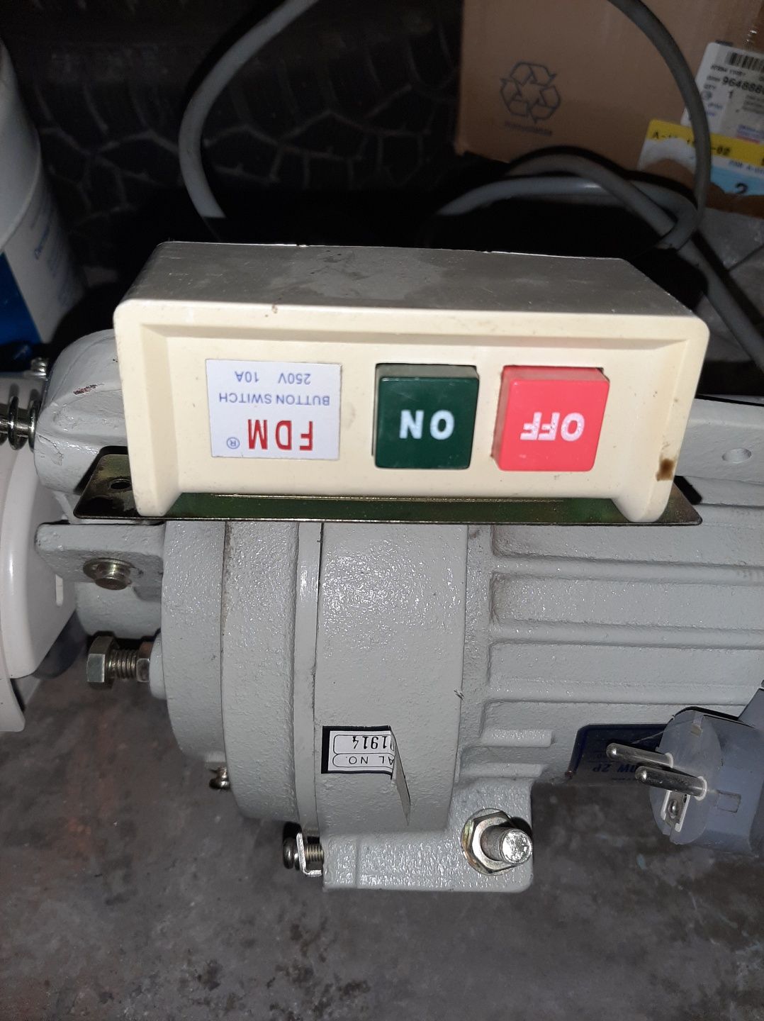 Электродвигатель для швейной машинки.
FDM 400W 2P 220