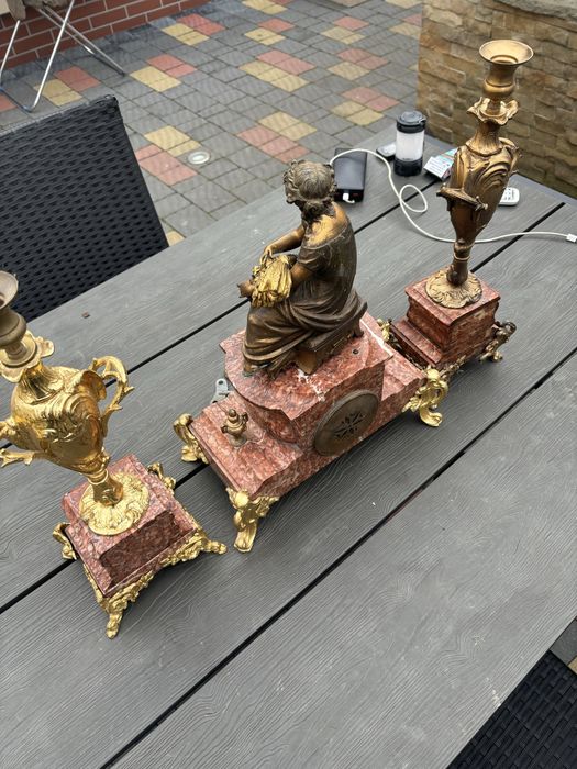 Антикварний камінний годинник канделябра підсвічники механічний