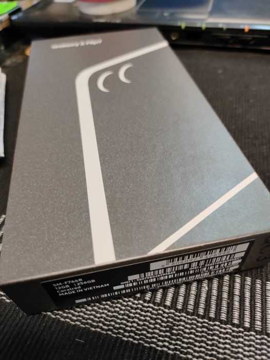 Samsung galaxy Zflip 7 sm-f766b 12gb/256gb zaplombowany nówka