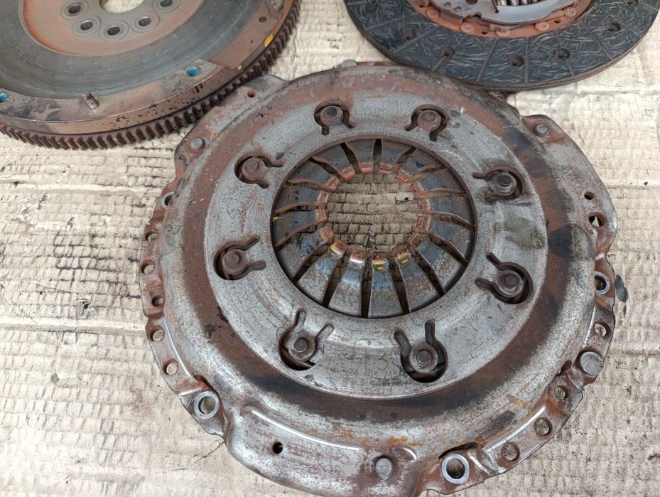 Комплект щеплення 2.2 Dti Opel Astra Zafira Signum Vectra