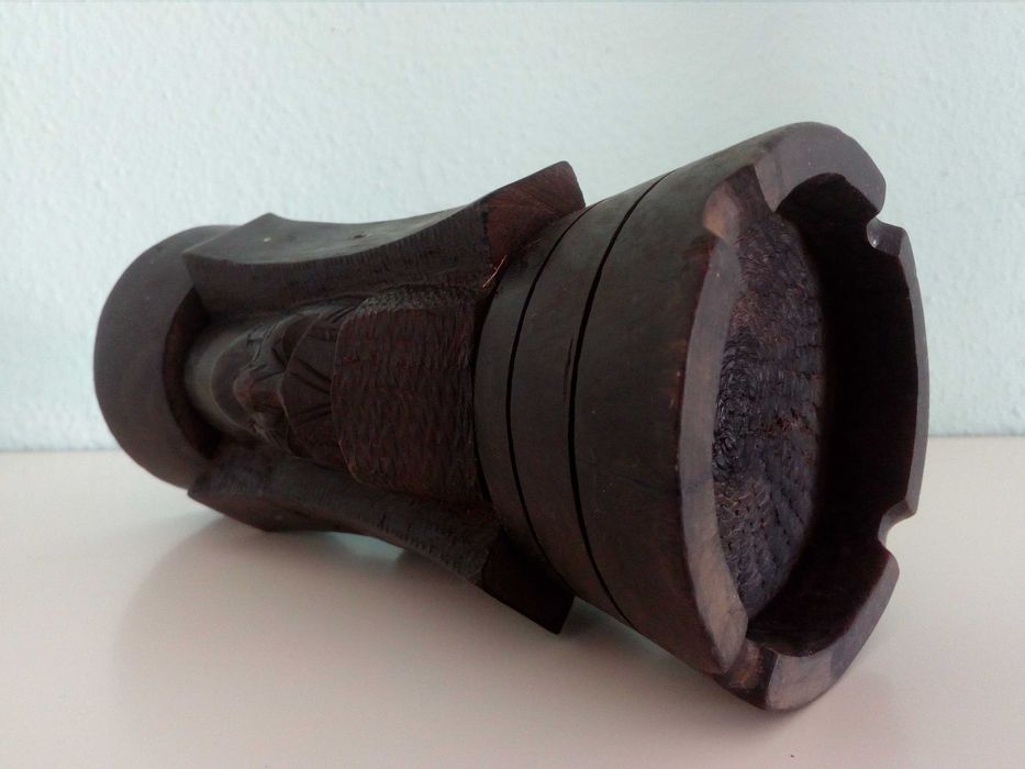 Escultura ANTIGA africana em madeira