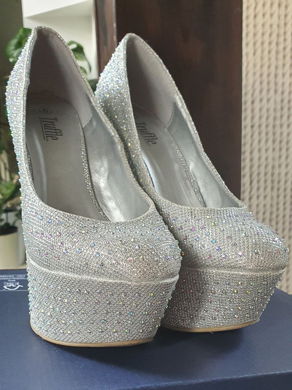 Zjawiskowe buty  z USA na koturnie -na sesję zdjęciowe