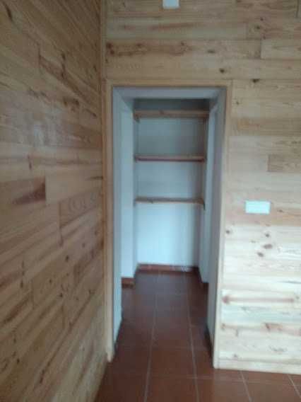 Arrenda-se moradia com 2 quartos