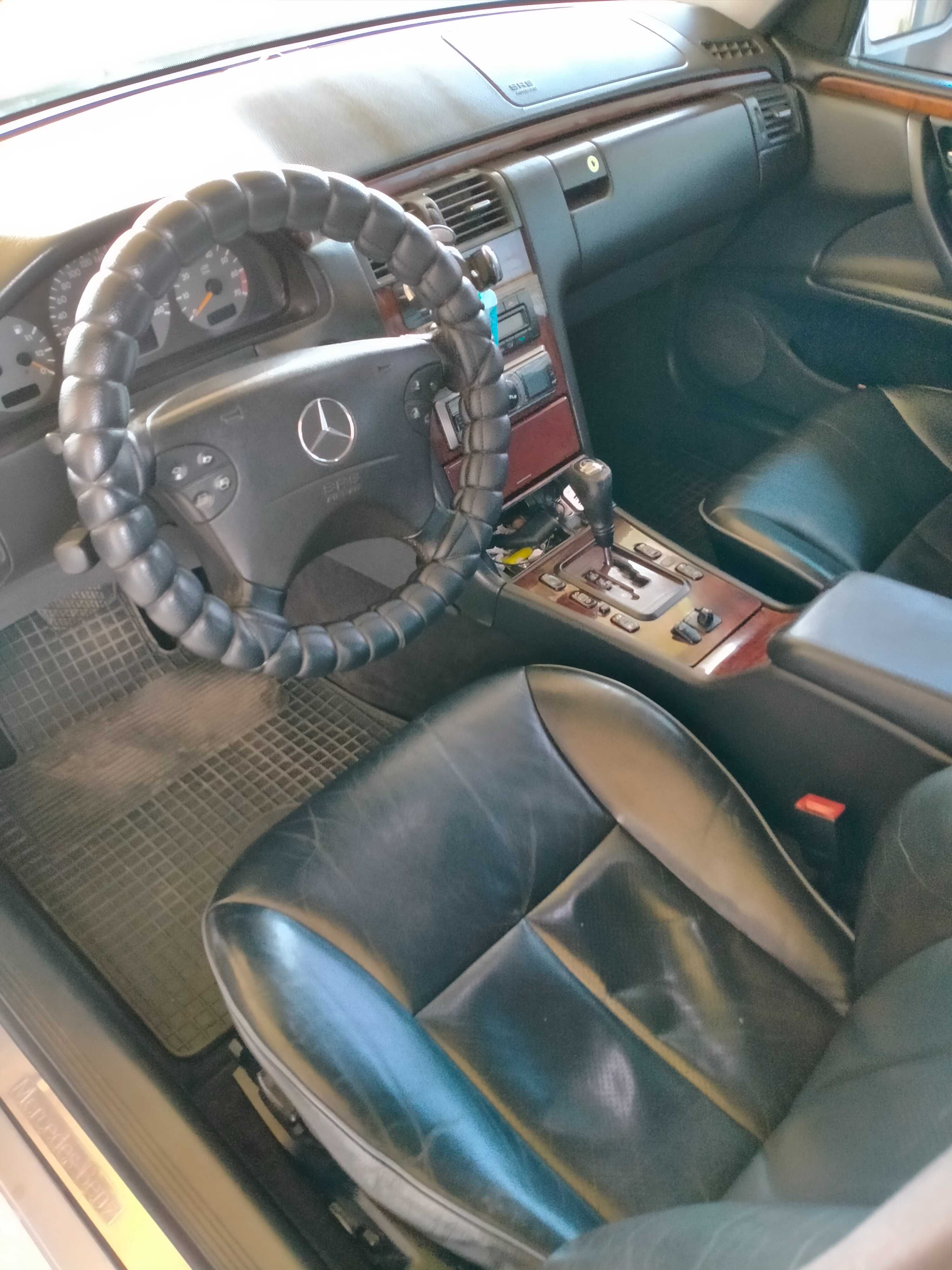 Mercedes Benz E220