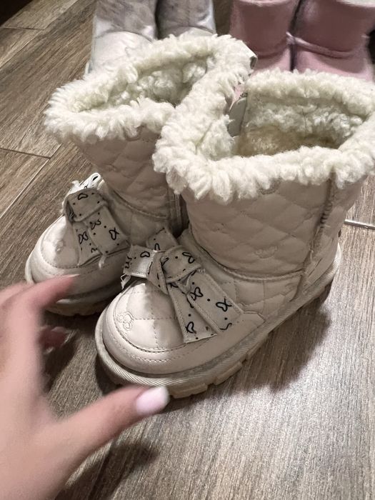 Продам дитячі  дуже теплі сапоги угги на овчині Розмір 28