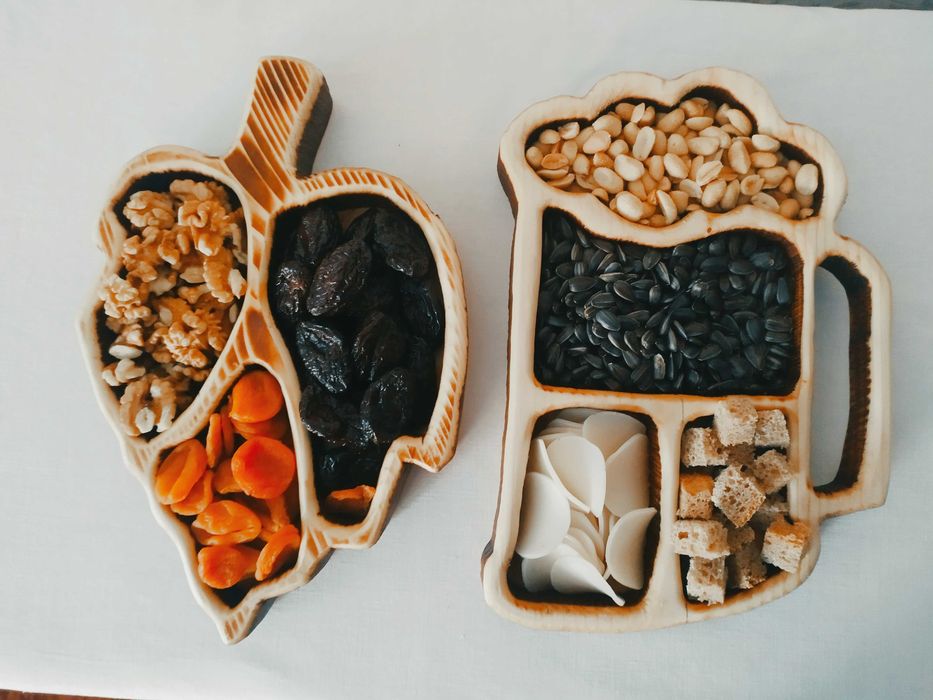 Деревяная менажница ручной работы