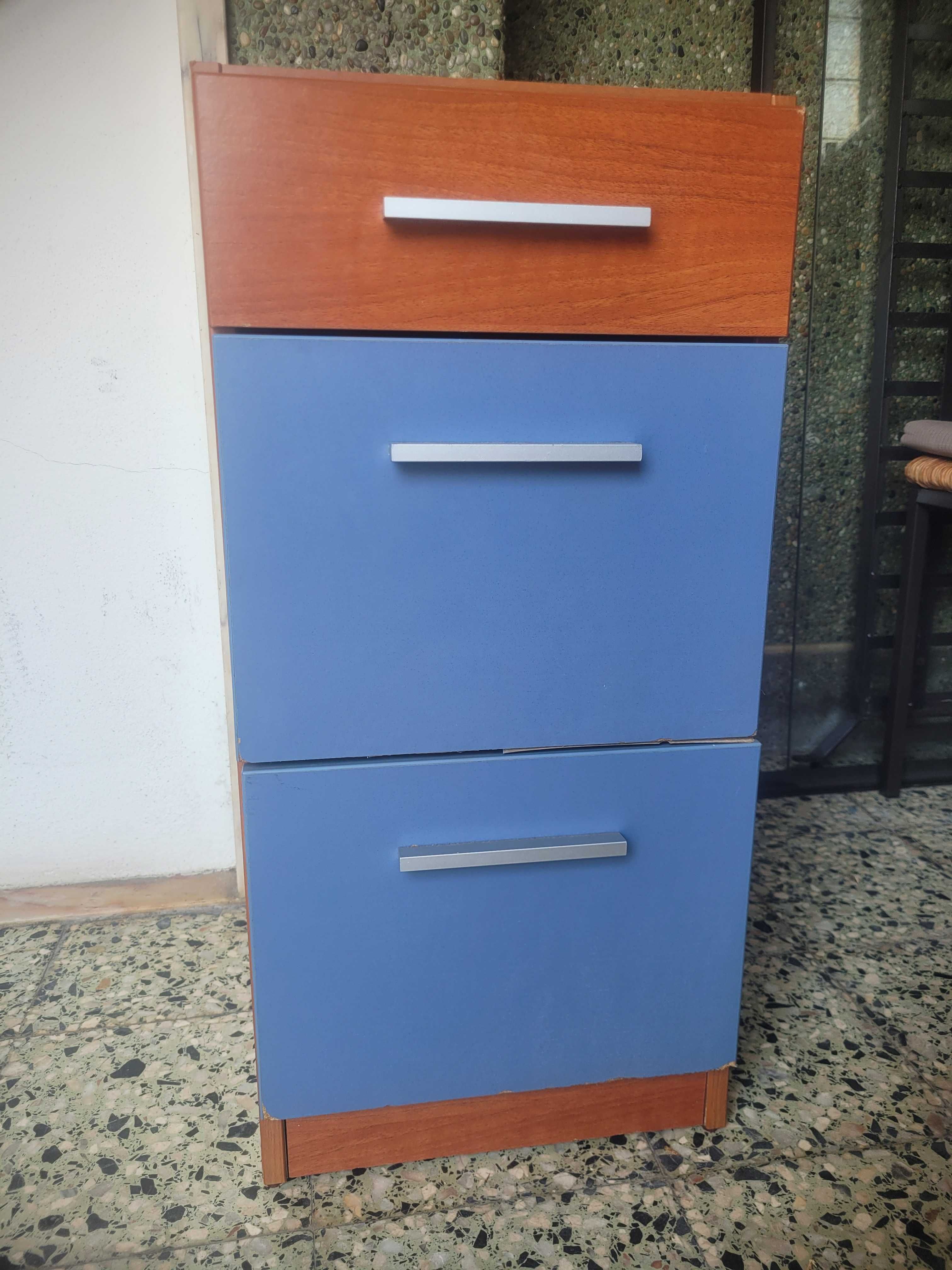 Móvel p/ arrumação com 3 gavetas
