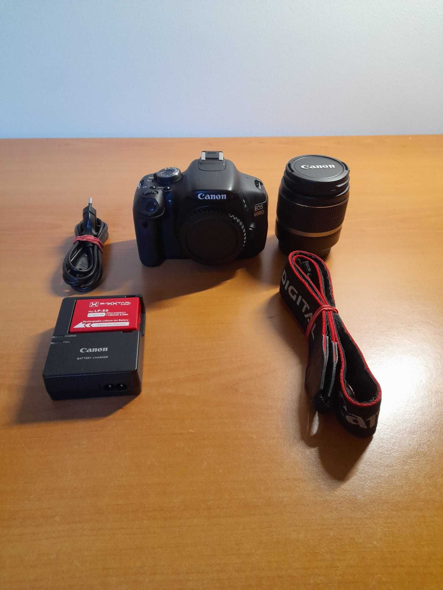 Máquina fotográfica Canon 600D