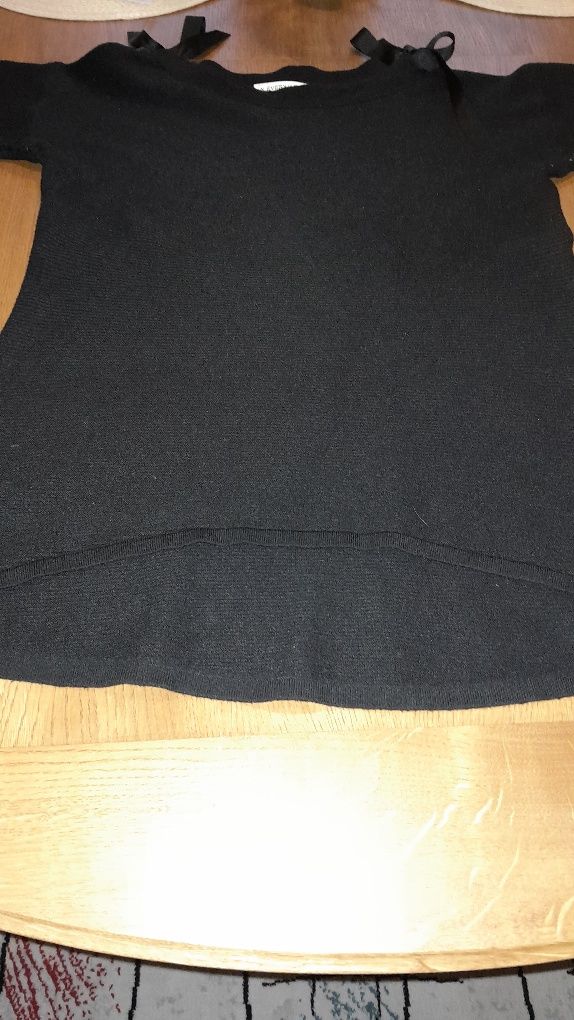 Sweter z ozdobnymi wstazkami