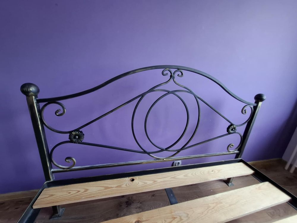 Łóżko kute złocone ze stalażem 160x200
