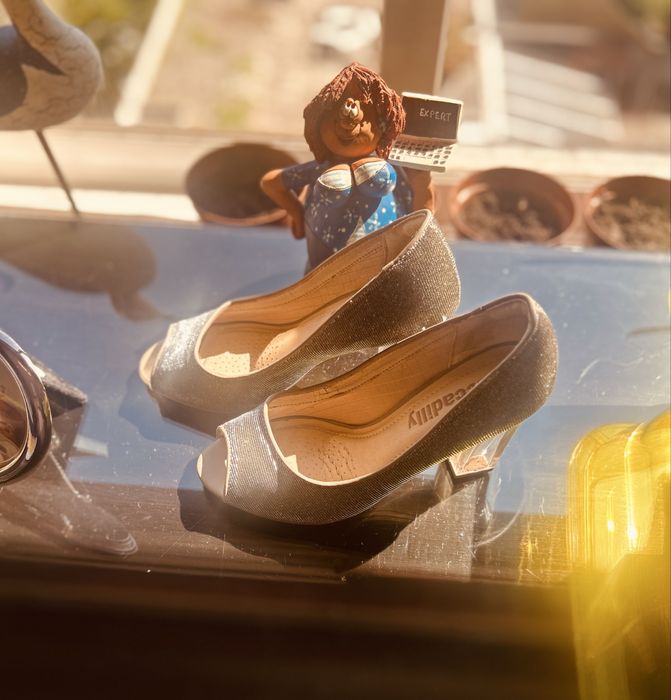 PF, leia a descrição e veja as fotos. sapatos para muitas ocasioes