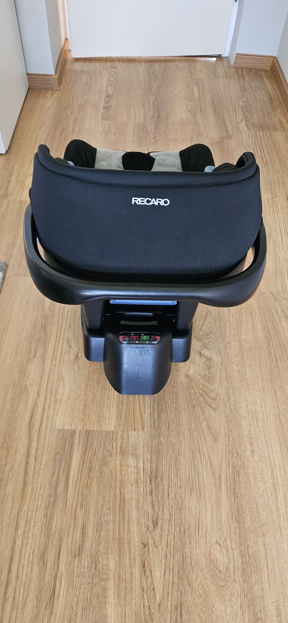 Fotelik Recaro Privia + baza Recaro FIX