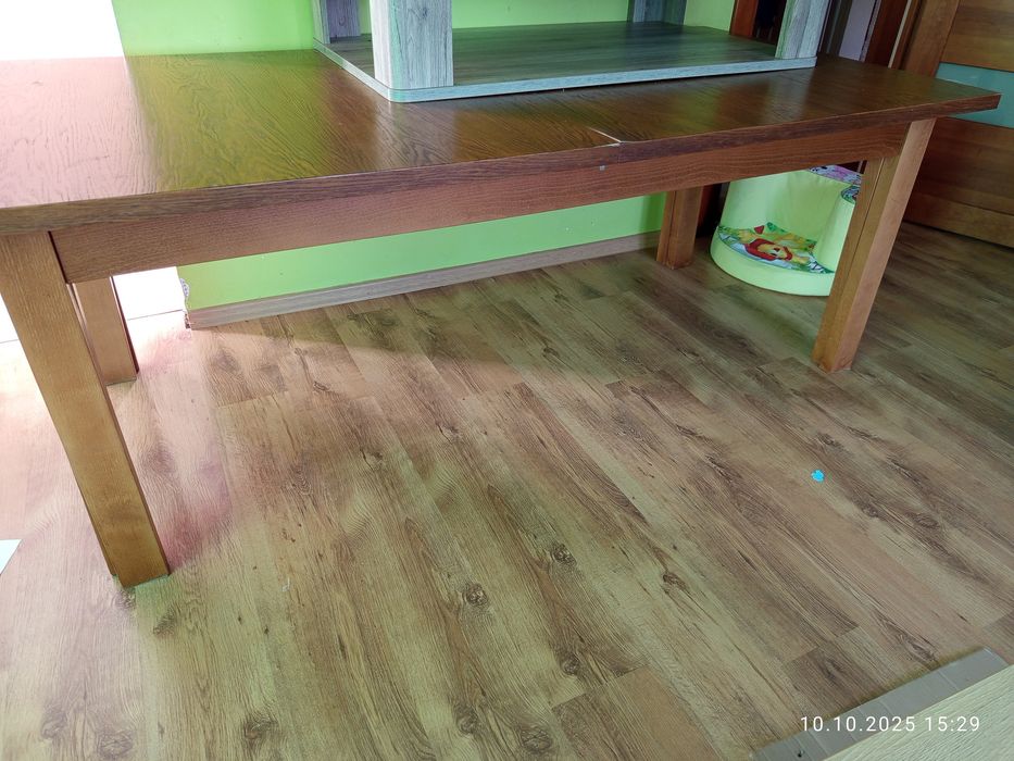 Oddam stół do salonu rozkładany 2m do 4m