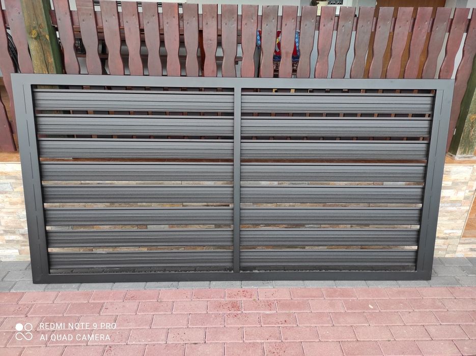 Przęsło ogrodzeniowe, sztachety metalowe