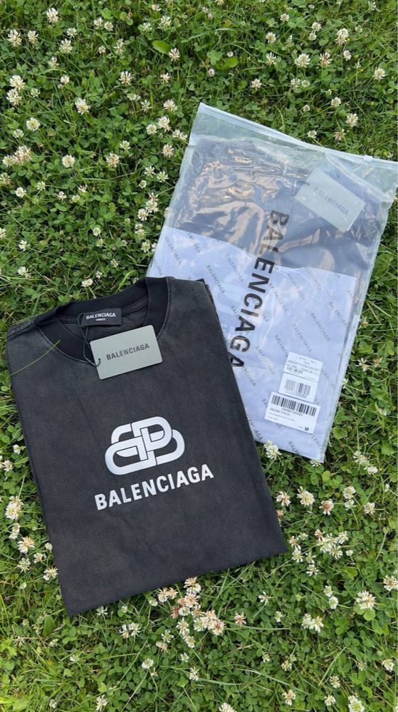 Футболка Balenciaga