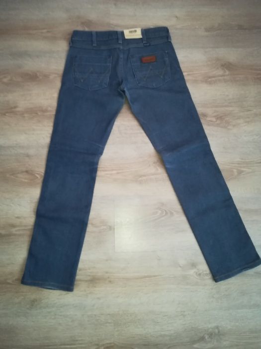 Sprzedam damskie spodnie WRANGLER LIA rozm. 28/32. Okazja !!!