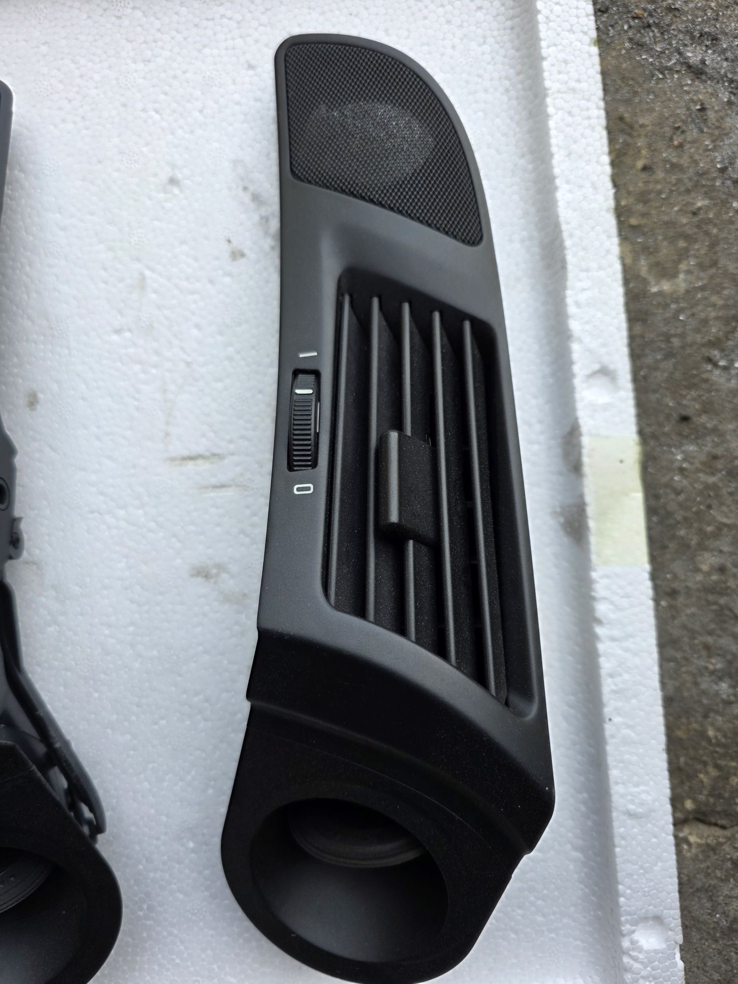 Kratka przednia przód w boczek nawiew BMW E39 regulacja nawiewu w drzw