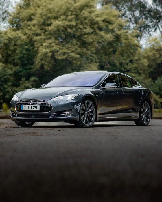 Tesla Model S 85D AWD Performance