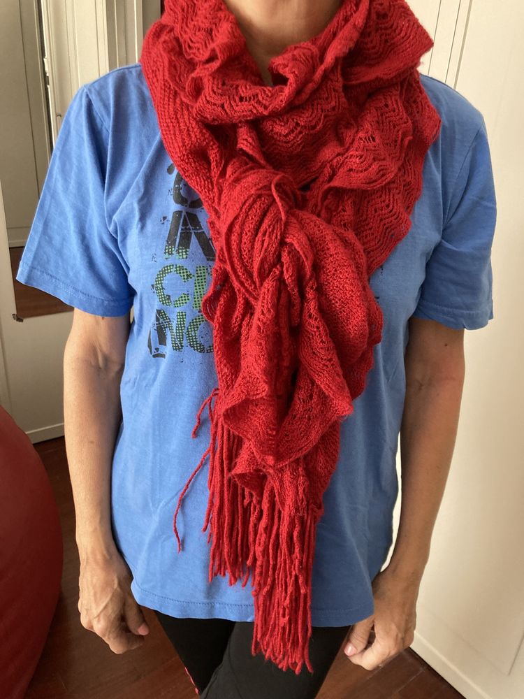 Lenço/Echarpe vermelha em crochê