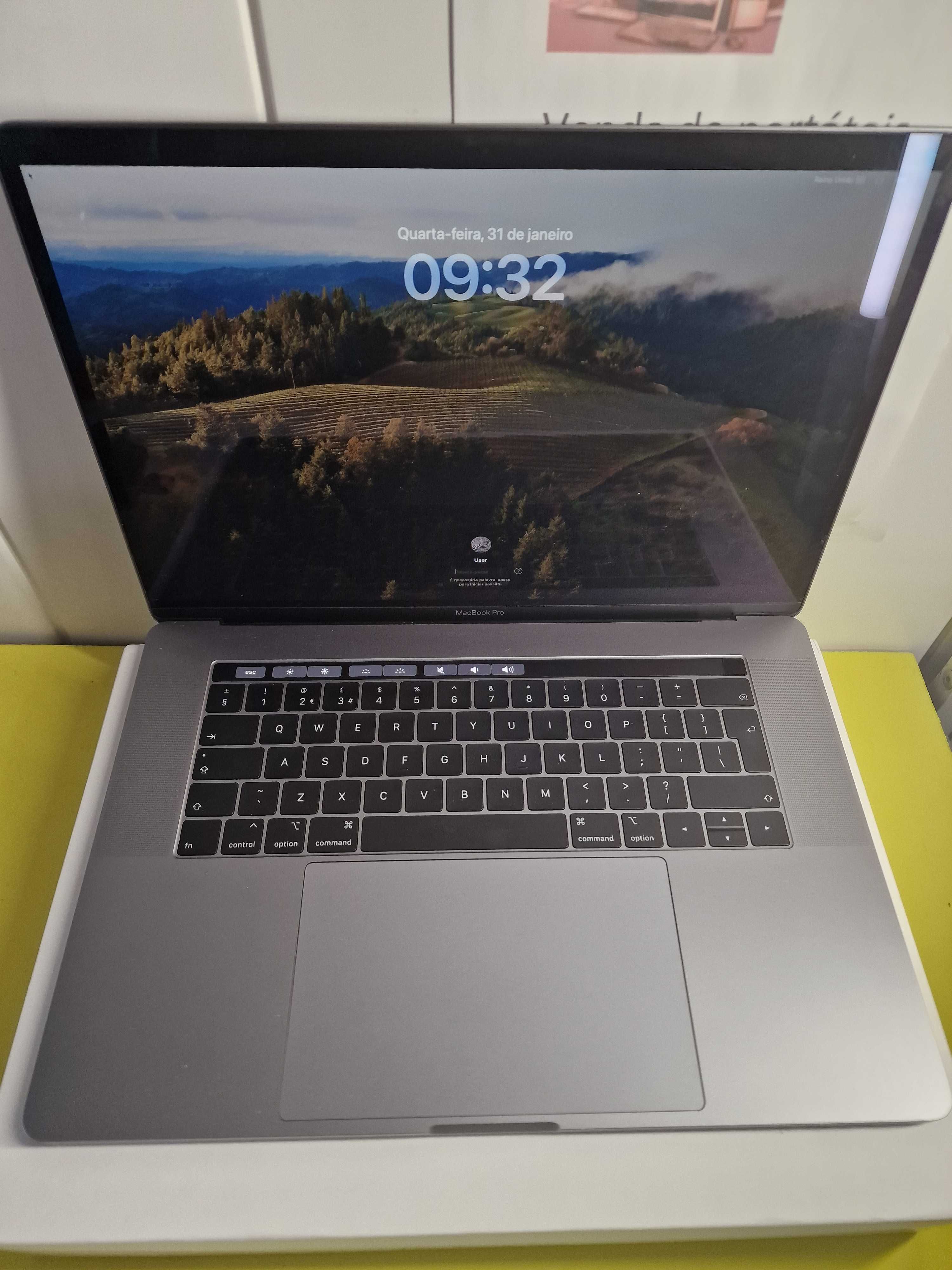 MacBook Pro 15 polegadas TOUCH BAR i7 16gb ram (2019 vários programas)