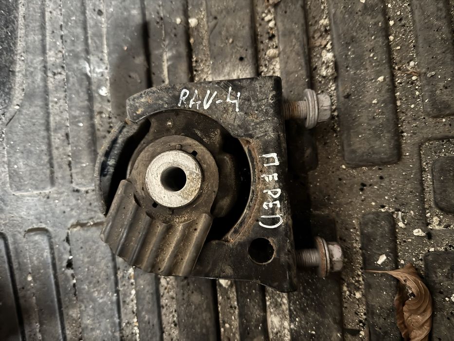 Подушка мотора Toyota Rav-4 2.2td12р