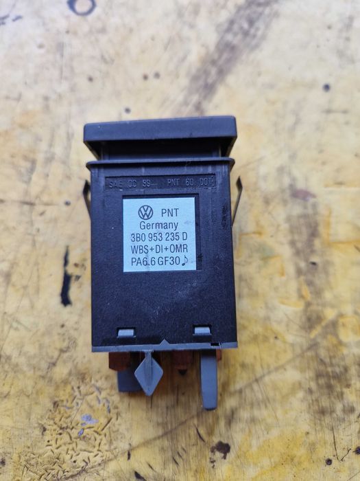 Przełączniki Świateł Awaryjnych Vw Passat B5 FL 3B0.953.235D