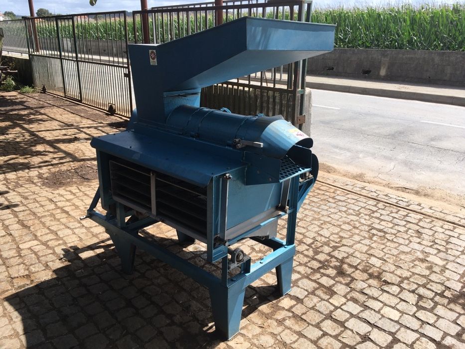 Malhadeira / Debulhadora de Milho