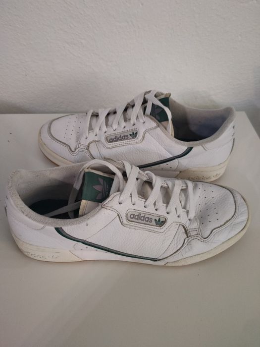 Tênis Adidas Continental