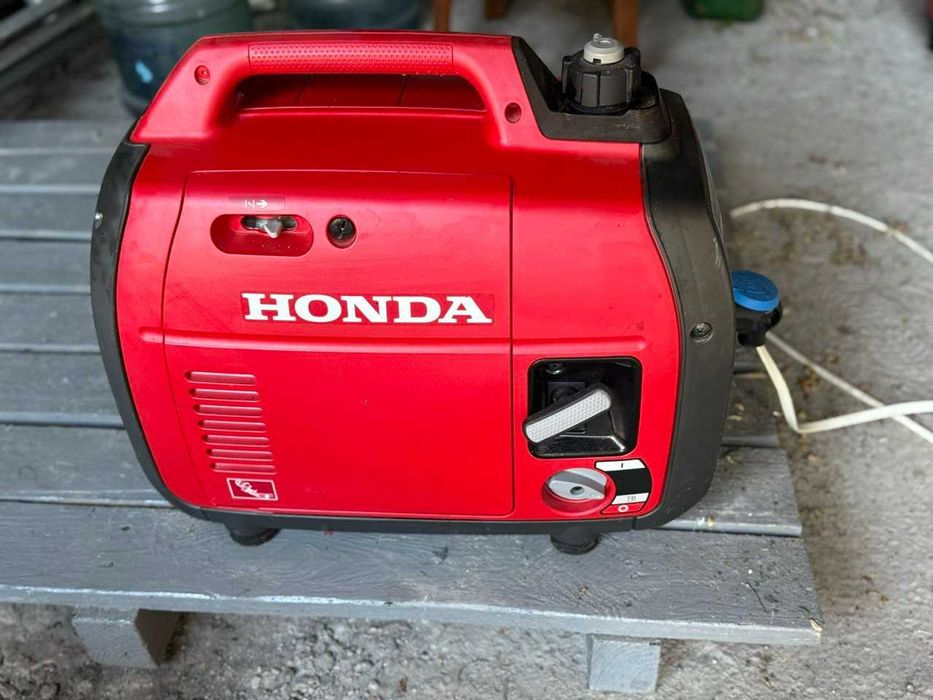 Інверторний бензиновий генератор  Honda EU22I