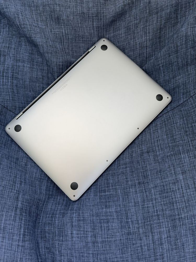 MacBook Pro 2019 13 i5 1.4/ 8GB /256 GB/ Touch Bar /93%