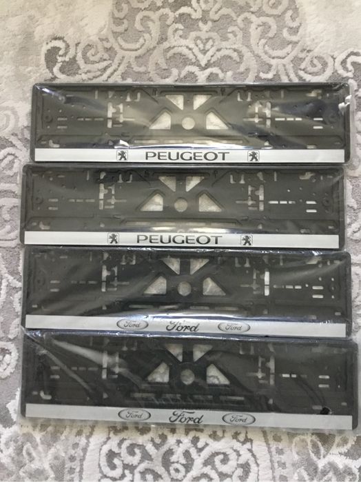 Рамка під номерний знак