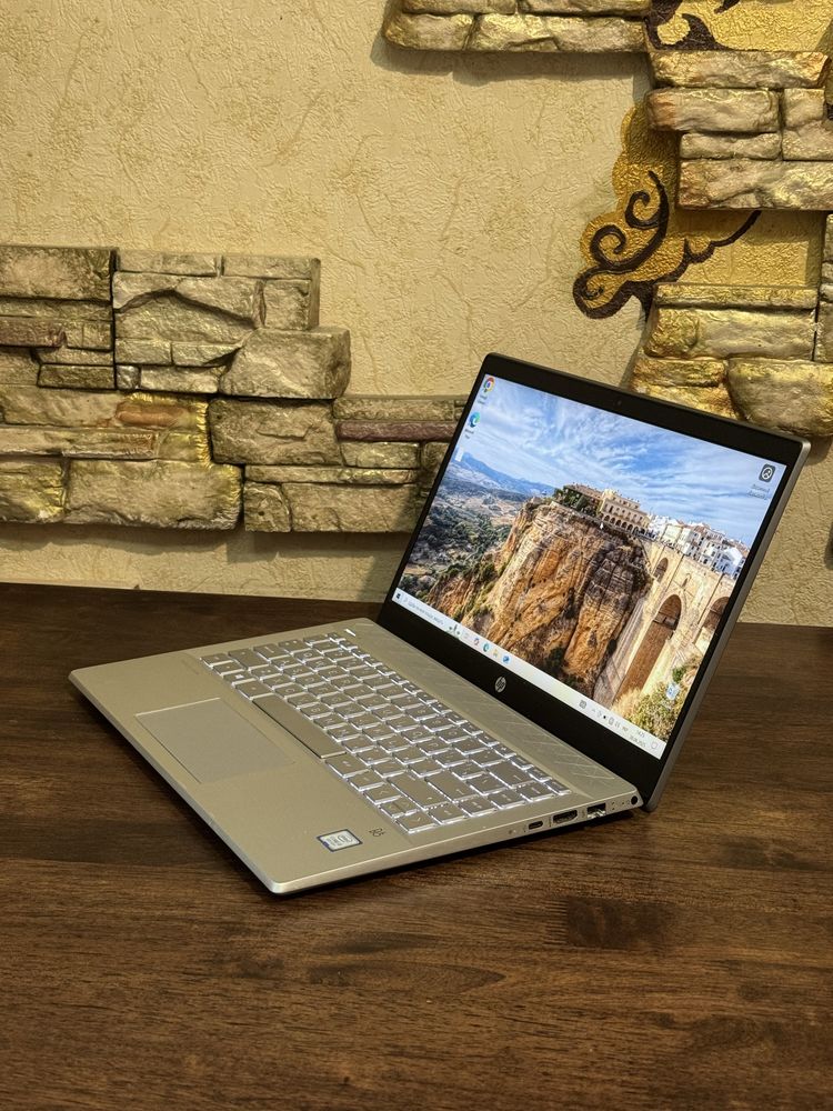 Ноутбук HP Pavilion IPS 14-ce2031ur i3 8th SSD