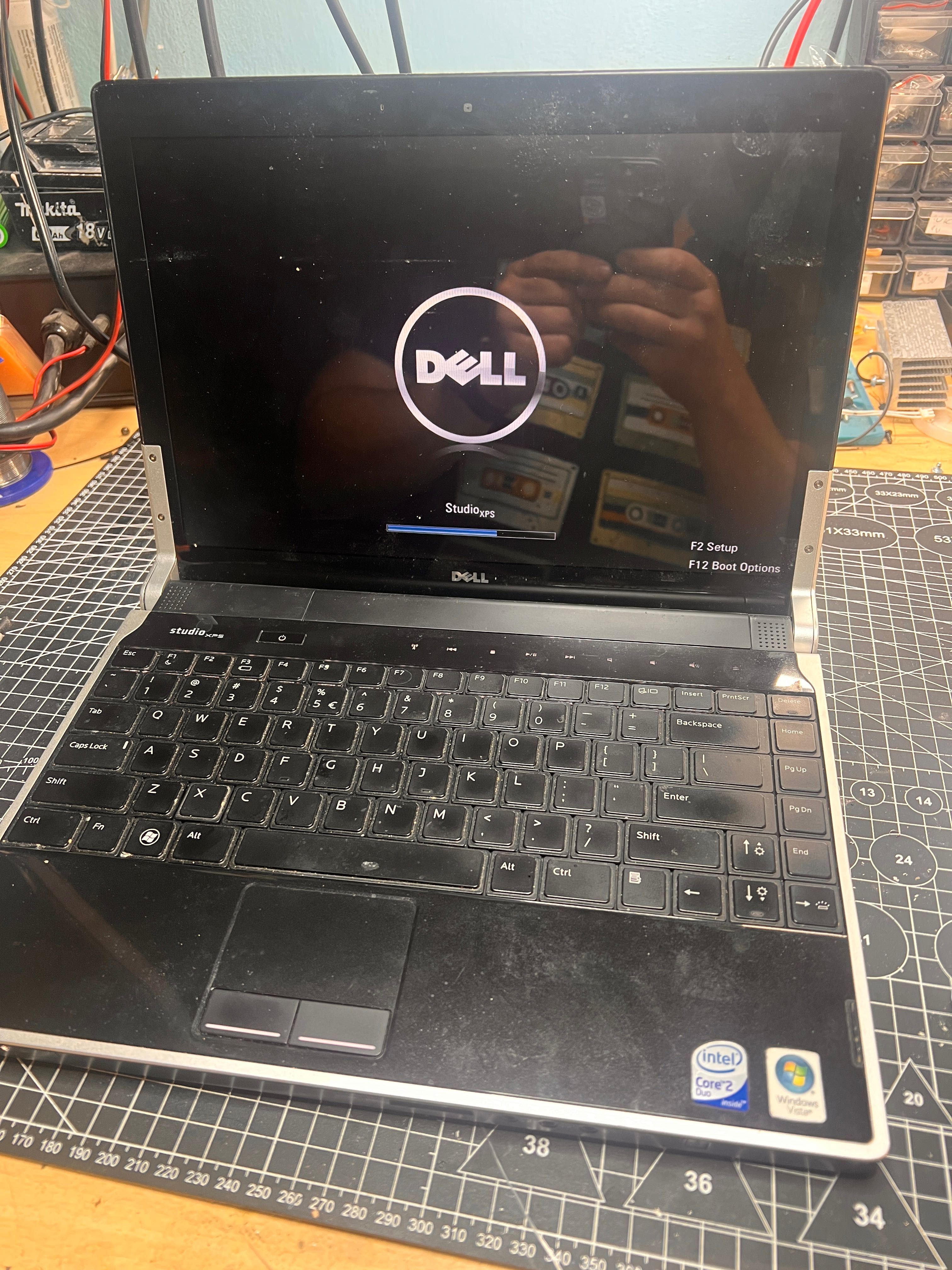 Zabytkowy laptop Dell studio XPS