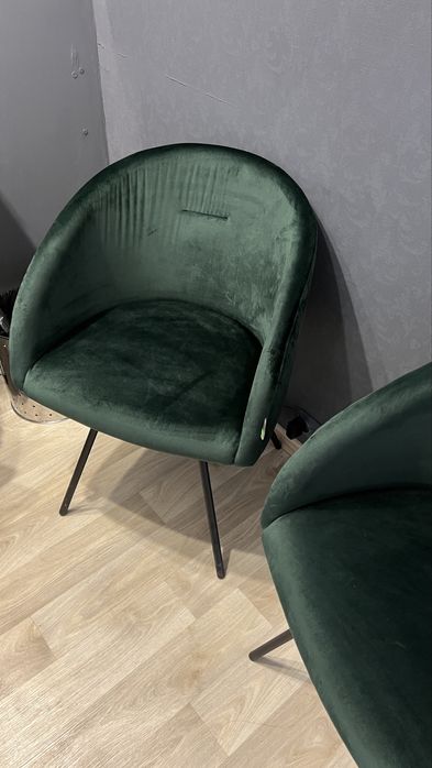 Крісло поворотне Sacramento велюр темно-зелене Кресло велюровое