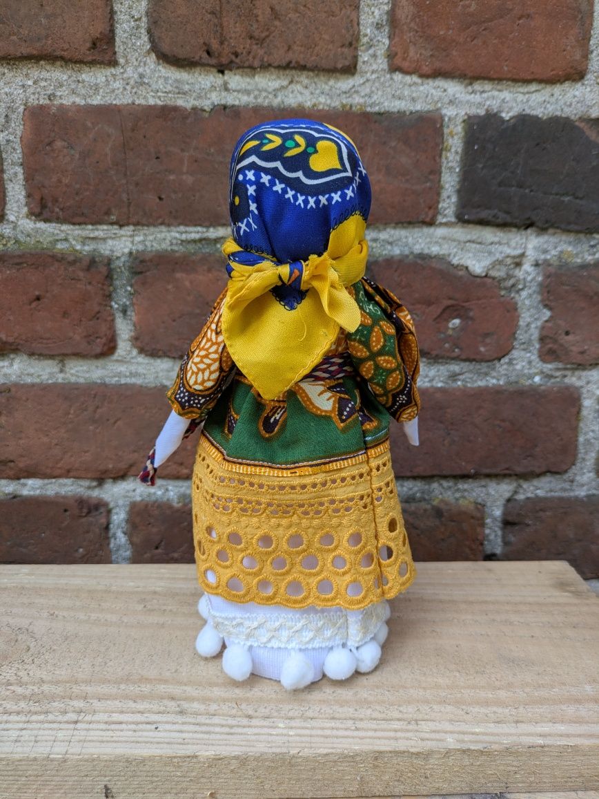 Ręcznie robiona słowiańska lalka-motanka – amulet ochronny domu