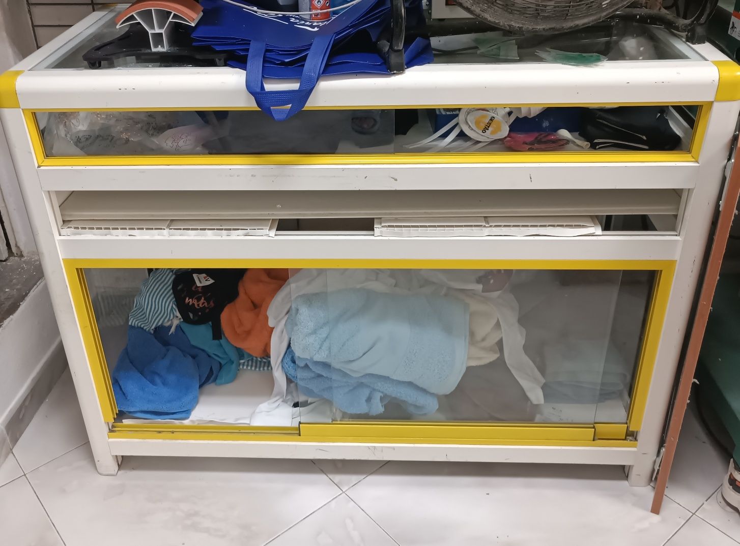 Vendo balcão com vidros