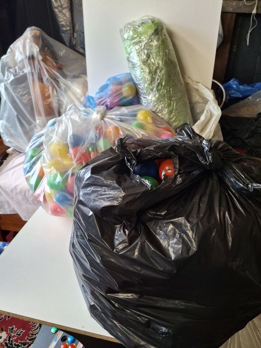 Basen z bardzo duża ilością kulek