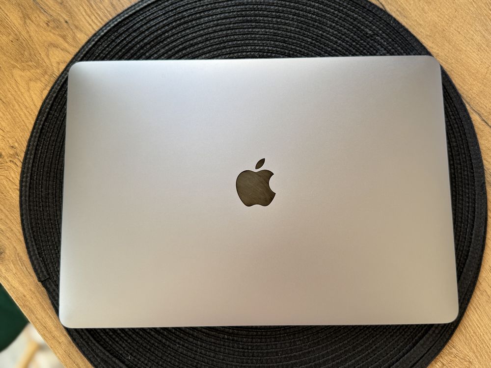 MacBook Pro 13” A2289 (2020) – idealny stan!