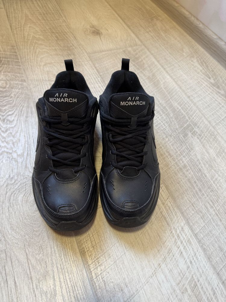 Nike air monarch black